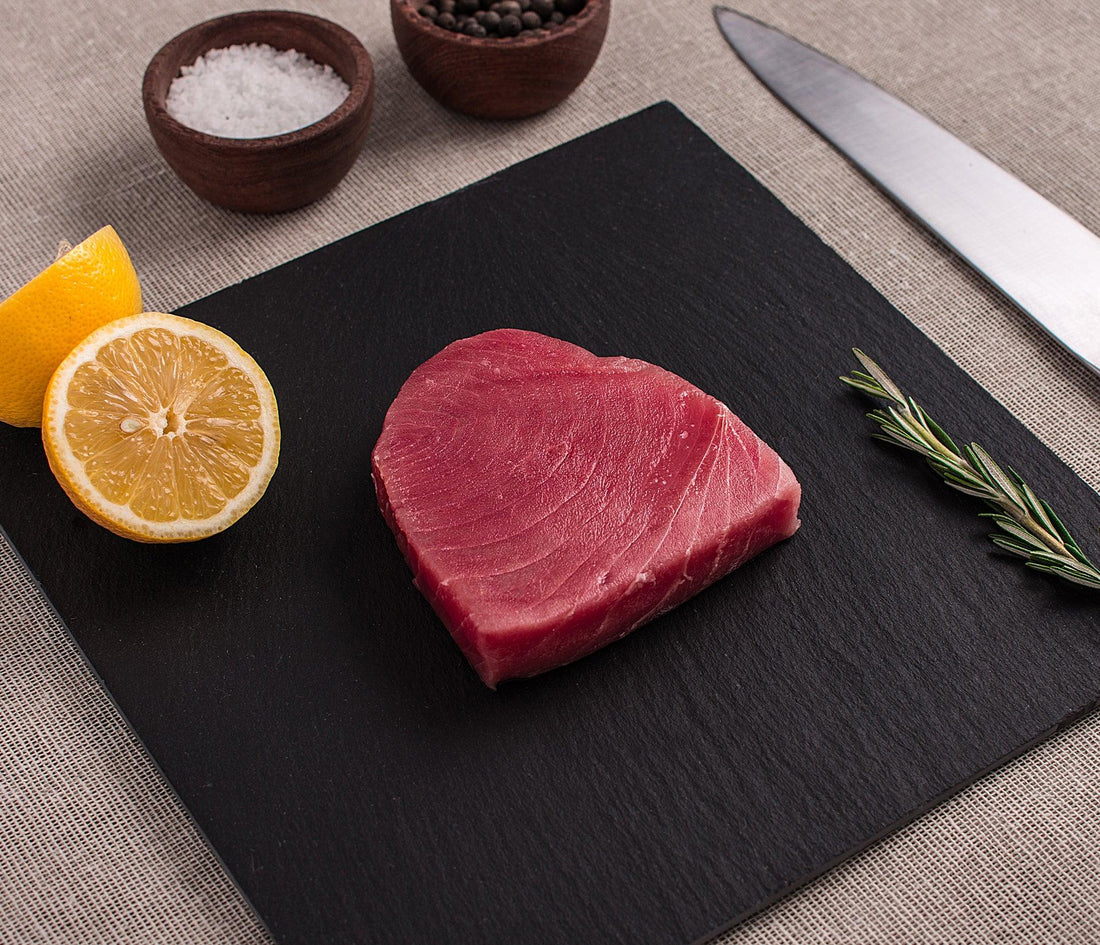 Atún Sellado con Costra de Ajonjolí y Salsa de Soya
