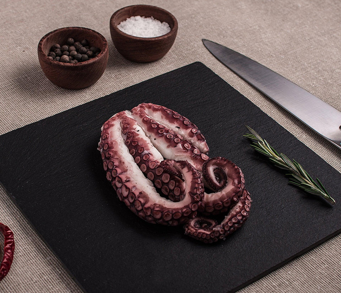 Pulpo a la Parrilla con Papas y Pimentón